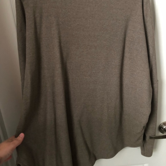 Tan sweater - Picture 3 of 3